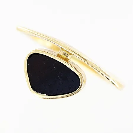 Ring, sten, stl 17, fyrkantig skena, bredd 0,7-9,8mm, stämplad JØRA, guldsmed Jørgen Rasmussen Danmark, 14K. Vikt: 3,5 g