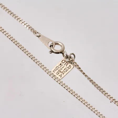 Kedja i silver, 42,5cm, Pansar, redd 1,7mm, litet hänge med text Ordning & Reda, 925/1000, vikt 3,5g.