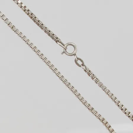 Kedja Venezia 50cm bredd 2,4mm ojämnheter i länken, trögt lås,  925/1000 Silver 16,1g.