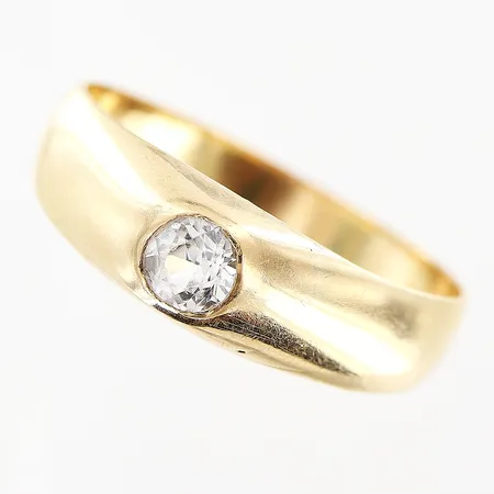 Ring vit sten, stl 19½, bredd 3-6mm, 14K Vikt: 3,8 g
