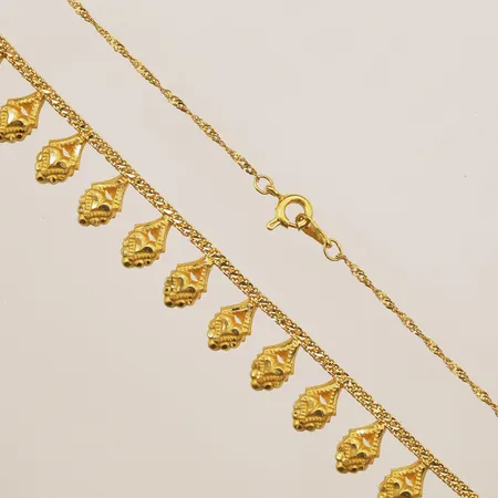 Collier, längd 44cm, bredd 1,5-12,2mm, 21K Vikt: 6,7 g