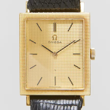 Armbandsur Omega Lingot Clou de Paris 18K manuell ca 24x28mm, ref BA 111.060, boettnr 23424309, cal.620, 1960-tals, mineralglas, läderarmband med original spänne, original läderarmband medföljer slitage, etui.