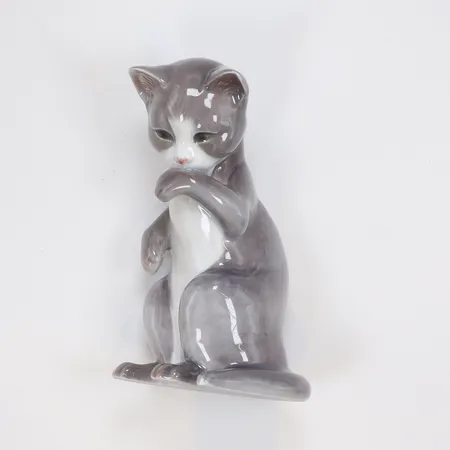Figurin i form av Katt Royal Copenhagen modell 516 höjd 13cm  Skickas med paket.