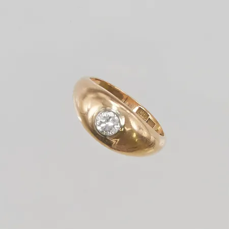 Lordring diamant 0,53ct enligt gravyr, kvalitet cirka W(H)/VS, Ø19½, bredd:3-10mm, Emanuelssons Guldsmide K, gravyr 18K 9,2g.