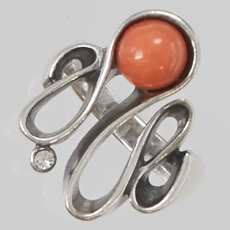 Ring med korall, Ø18, bredd:23mm, vit sten, ryska stämplar, 925/1000 Silver 7,4g.
