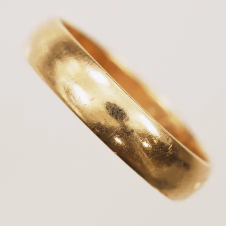 Ring, stl 20¼, bredd 5,1mm, gravyr, repig, 14K  Vikt: 5 g