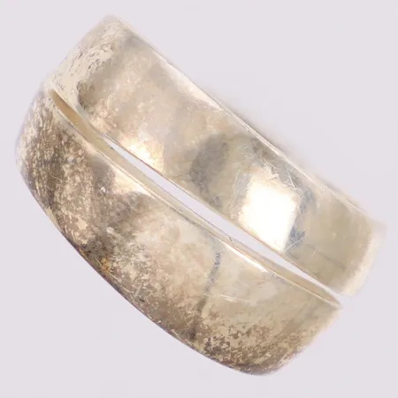 Ring, stl:20, bredd 12,4mm, GHA, 925/1000 silver  Vikt: 6,6 g