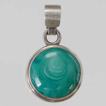 Hänge med malakit 41x32mm, Högbergs Silversmedja Anders, Göteborg 1982, 925/1000 Silver bruttovikt 30,8g.