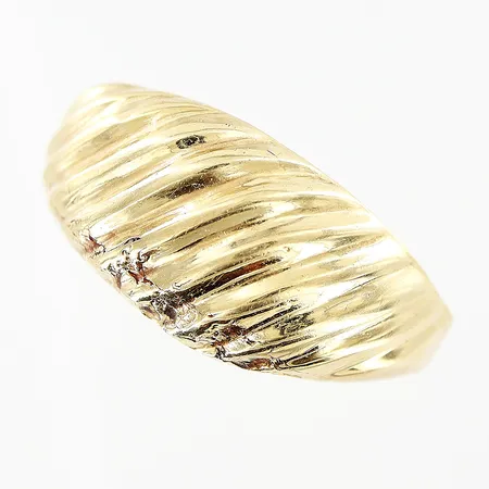 Ring, stl 16, bredd 2-9mm, defekter, 14K. Vikt: 1,7 g