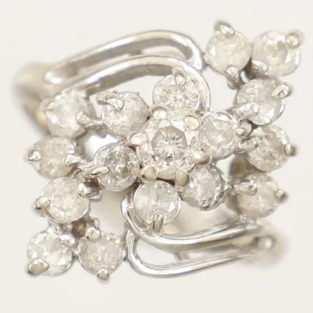 Ring med diamanter ca 17 x0,03-0,16ct, 3st indikerar på syntet, TCa/P3, stl 17, bredd  22mm, 14K Vikt: 5,6 g