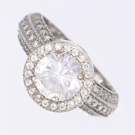 Ring med vita stenar 18 bredd 3-11mm vitguld 14K Vikt: 4,8 g