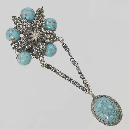 Brosch rekontruerad turkos 8,5cm, naggad sten, defekter, oädel metall.