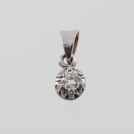 Hänge 18k vitguld med solitär diamant på ca 0.10 ct,höjd med ögla ca 10 mm. Vikt: 0,6 g