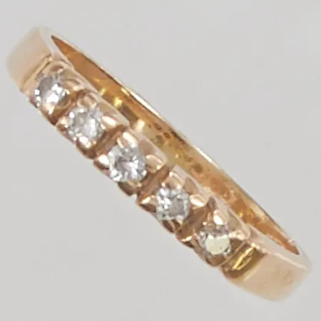 Ring diamanter 5x ca 0,03ct, Ø16¼, bredd:2mm, 18K 2,7g.