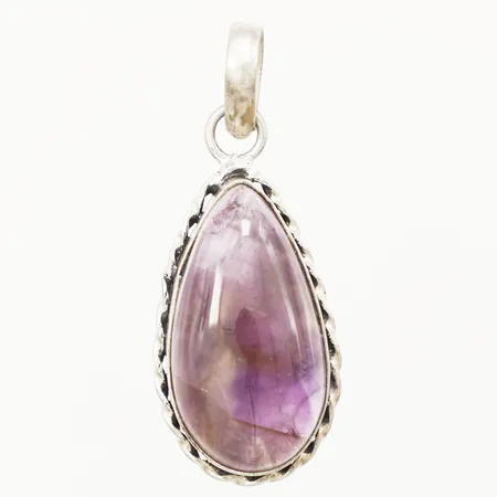 Hänge med ametist, längd 51mm inkl ögla, bredd 21mm, 925/1000 silver Vikt: 11,4 g