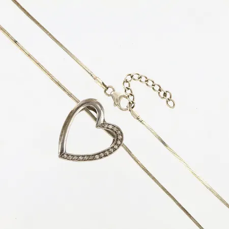 Kedja 43cm, bredd:1mm,  Hänge hjärta med stenar 19x22mm, Silver 925/1000 Vikt: 6,8 g
