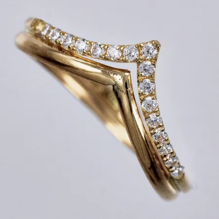 Ring med vita stenar stl: ca 16¾ bredd: ca 2-5mm GHA 18K  Vikt: 1,1 g