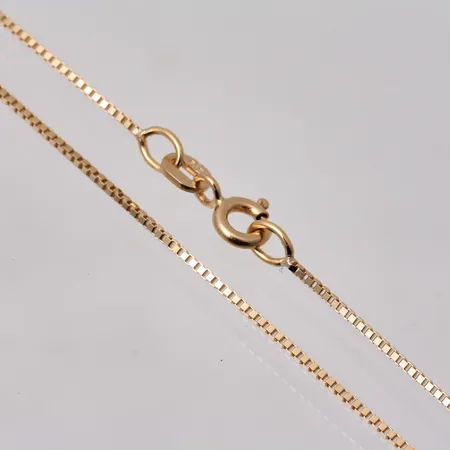 Kedja i 18K guld, 40cm, Venezia, bredd 0,8mm, tillverkad av Balestra, vikt 2,39g.