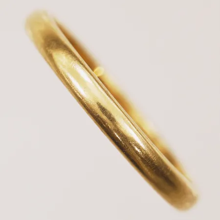 Ring, stl 19¾, bredd 2,7mm, gravyr, 18K  Vikt: 3,2 g