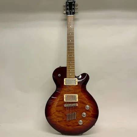 Elgitarr Yamaha modell AES-920, serienr QKP067F, honeyburst, pärlemorinläggningar, mahogny/lönn, nickeldetaljer, made in Japan, lacknagg, bruksrepor, mjukt fodral ej original Skickas med Bussgods eller PostNord