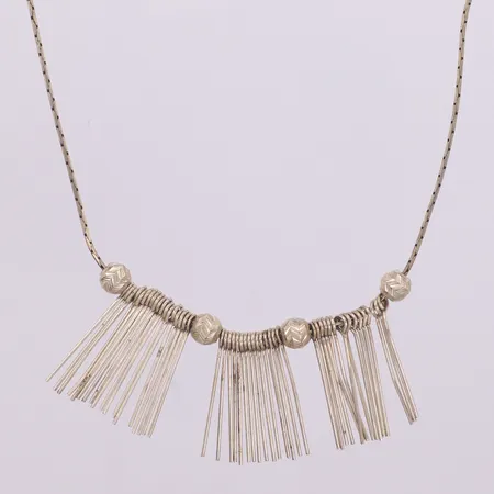 Collier, längd 42cm, hängets bredd 21mm, 925/1000 silver Vikt: 7 g