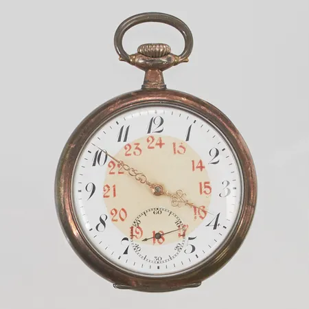 Fickur Grand Prix Paris 1900 50mm innerboett i silver, rött 24-timmarsindex, boettnr:5927392 N, 800/1000 Silver 90,9g.