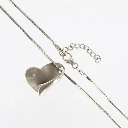 Kedja med hänge, diamant 0,015ct, 43-46cm, bredd 1mm, hänge 21x16mm, GHA, silver 925/1000 Vikt: 8,9 g