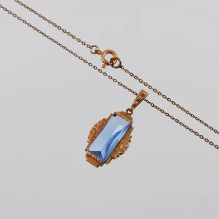 Collier med hänge 14k,längd ca 42 cm,hängets höjd ca 26 mm. Vikt: 0 g