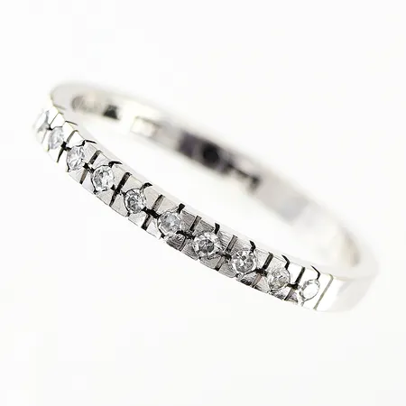 Ring, halvallians, 8/8-slipade diamanter 10 x 0,01ct, stl 18, bredd 2mm, vitguld, 18K. Vikt: 2,5 g