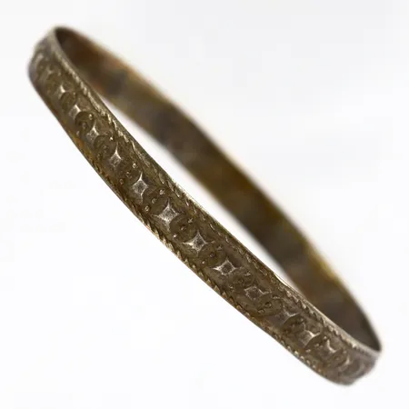 Armring ca Ø62mm, bredd ca 6mm, skevheter, ostämplat förgyllt silver Vikt: 10,2 g