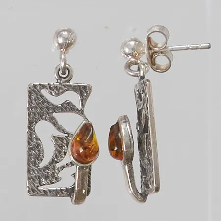 Ett par örhängen med bärnsten, 25mm, 925/1000 Silver 4,1g.