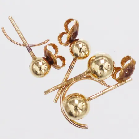 Diverse guld, bucklor, missfärgad, defekter/av, skeva, 18K Vikt: 0,9 g