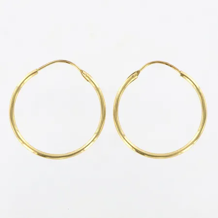 Ett par örhängen creoler Ø25mm, bredd: 1,5mm, 14K Vikt: 1,1 g