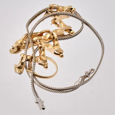 Diverse defekt guld, 18K, vikt 22,26g.