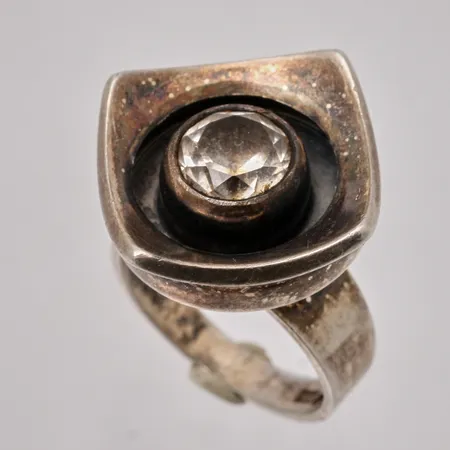 Ring vit sten stl:15¾ bredd 3-20,6mm, Alton, 830/1000, 8,34g.