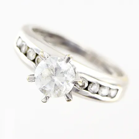 Ring med vita stenar, stl 16, bredd 2-8mm, vitguld, 18K Vikt: 4,2 g