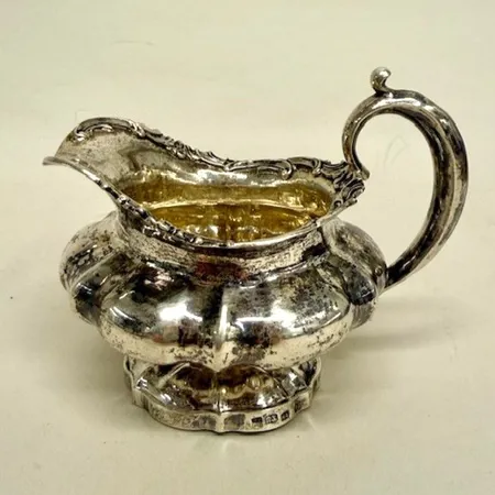 Kanna, höjd 10cm, förgylld insida, monogram B. K, Sankt Petersburg, år 1851, något skev fot, buckla på handtag, 84 zol, 875/1000 silver Vikt: 154,1 g