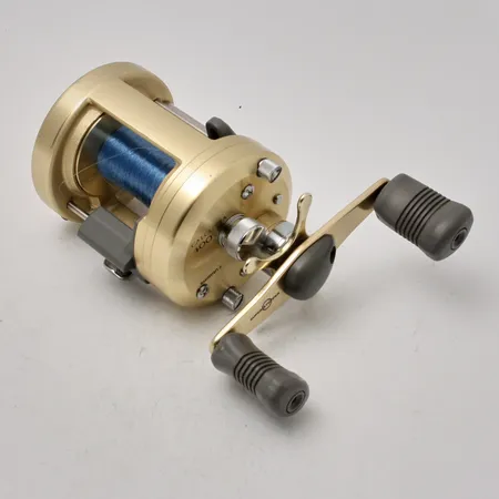 Fiskrulle Shimano Calcutta CT400, tillverkad i Japan, bruksslitage, tygpåse, originalkartong, reservdelar medföljer. 
