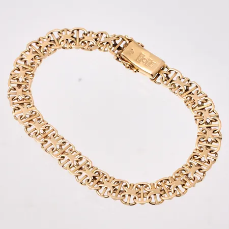 Armband i 18K guld, 19cm, X-länk med stav, bredd 7,5mm, tillverkad av Svenska Guldvaruaktiebolaget, år 1963, vikt 12,74g.