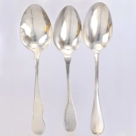 3 Skedar, längd 21cm, bucklor, otydliga stämplar, 830/1000 silver Vikt: 121,2 g