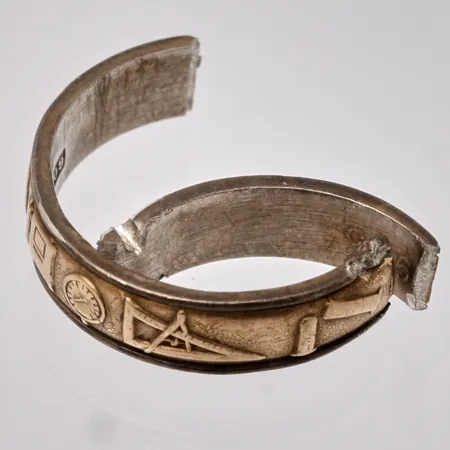 Defekt silver och guld, 830/1000/18K, bruttovikt 4,55g.