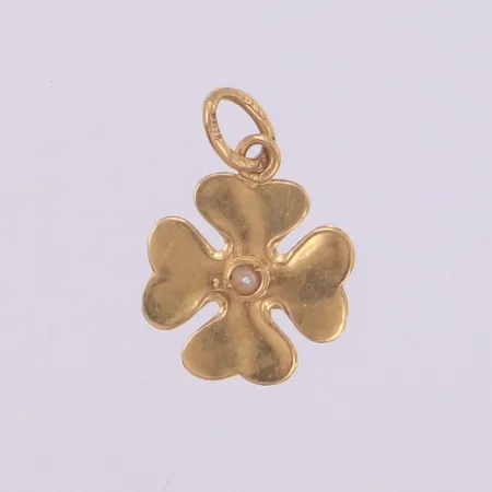 Hänge fyrklöver med pärla, längd 17mm inklusive ögla, bredd 11,5mm, 18K  Vikt: 0,7 g