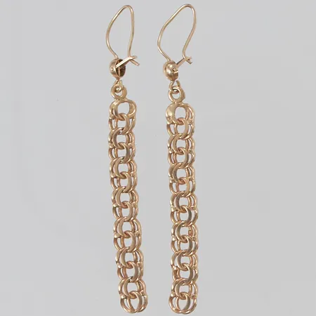 Ett par örhängen Bismarck, 65mm, skeva, (hängen i 14K totalt ca 0,6g), 18K 4,9g.