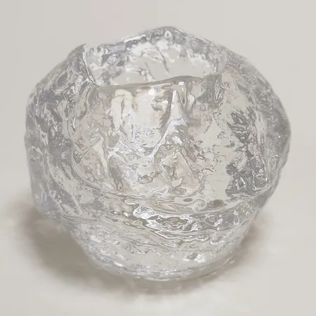 Ljuslykta Kosta Boda Snöboll, Ann Wolf, höjd 7cm, Ø8cm, kristallglas. 