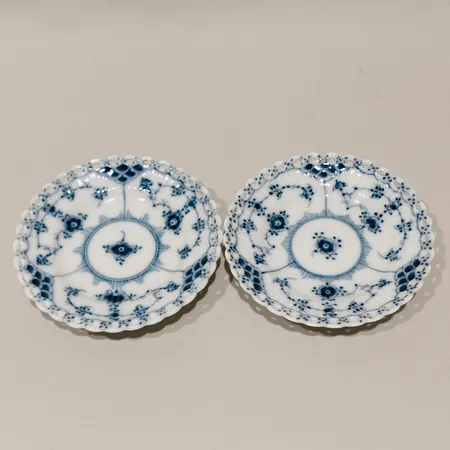 Två fat Royal Copenhagen Musselmalet nr:1145, Ø11, porslin