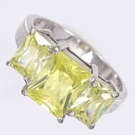 Ring med tre slipade ljusgröna stenar stl 18 bredd 3-10mm silver 925/1000 Vikt: 5,1 g