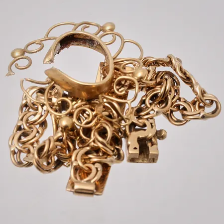 Diverse defekt guld, 18K vikt 13,36g.