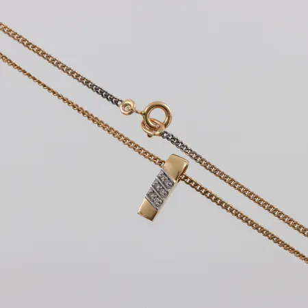 Collier med hänge 18k,längd ca 46 cm,hängets höjd ca 14.1 mm. Vikt: 4,3 g