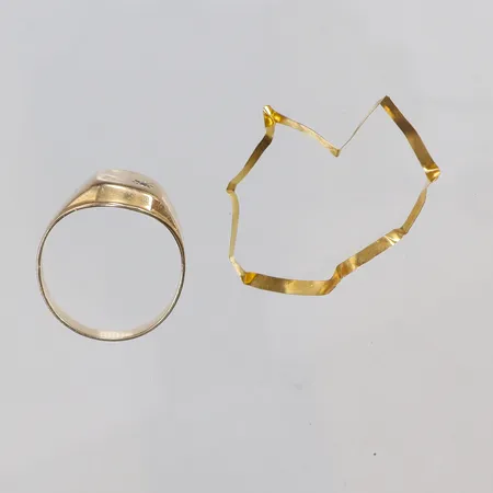 Diverse guld, defekt med vit sten 18K Vikt: 4,6 g