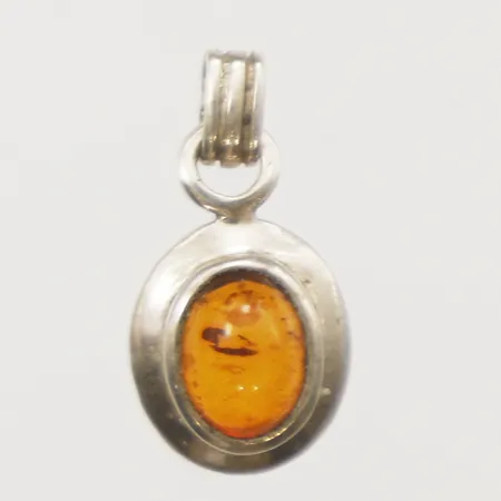 Hänge med bärnsten, längd 19mm inkl ögla, bredd 10mm, 925/1000 Vikt: 1,4 g